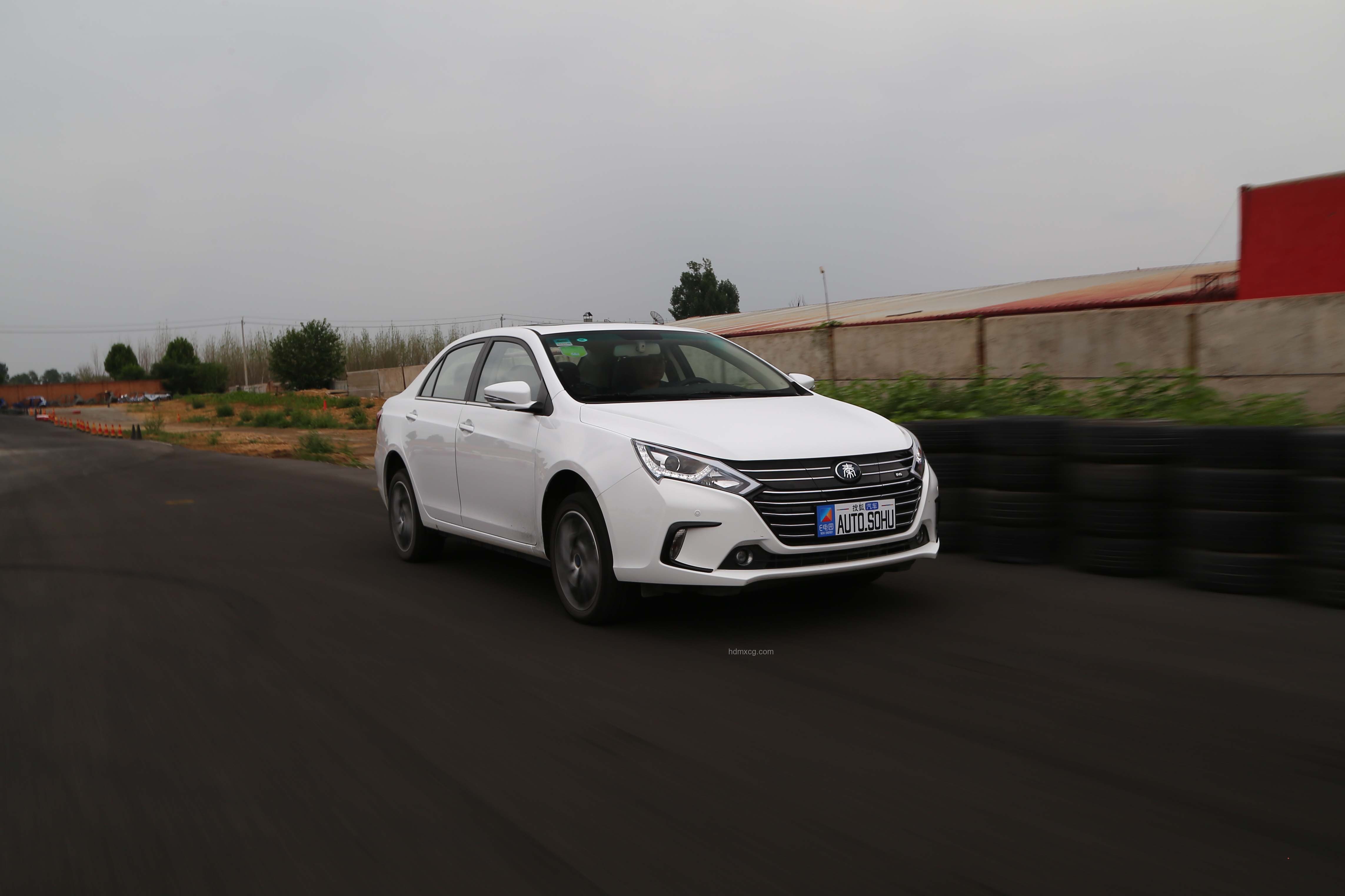 续航破2100km！10万级家用车新选择，大屏小鸭尾，秦L劲敌来了？